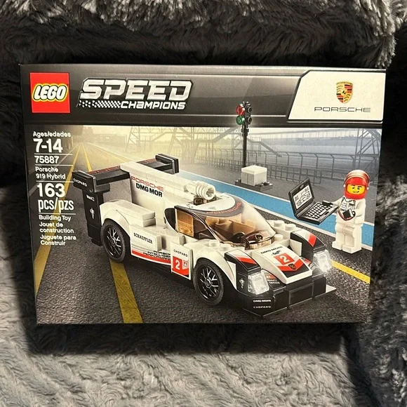 NWT Lego Black and White Speed Champions Building Set 75887